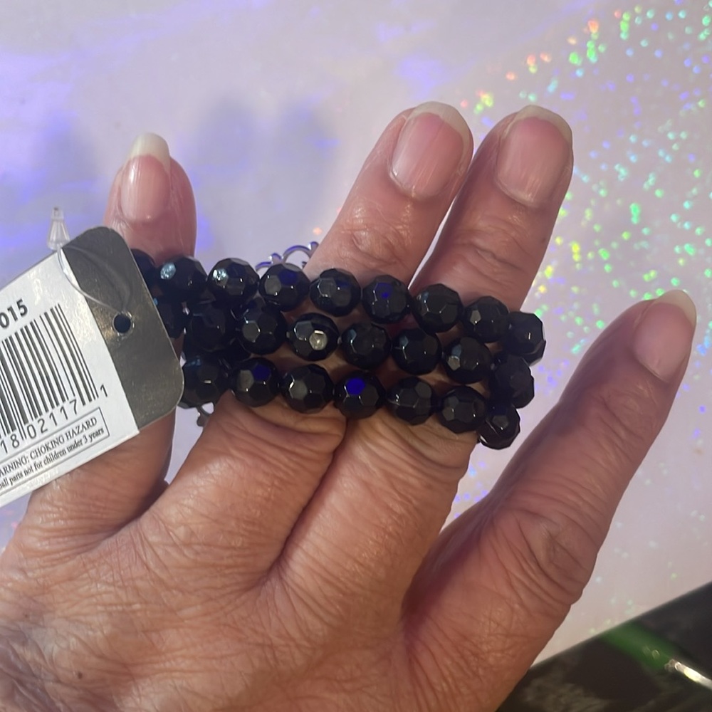 Elegant Black Cameo stretchy Elastic  Bracelet - Picture 3 of 4